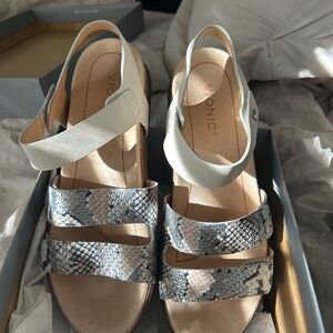 “Boa” Vionic Sandals